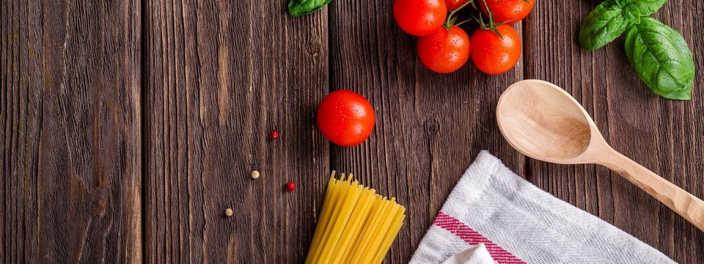 spaghetti, tomatoes, basil-1932466.jpg