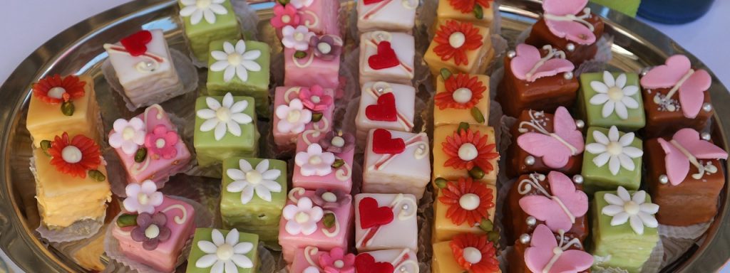 petit four, cakes, tart-2651427.jpg